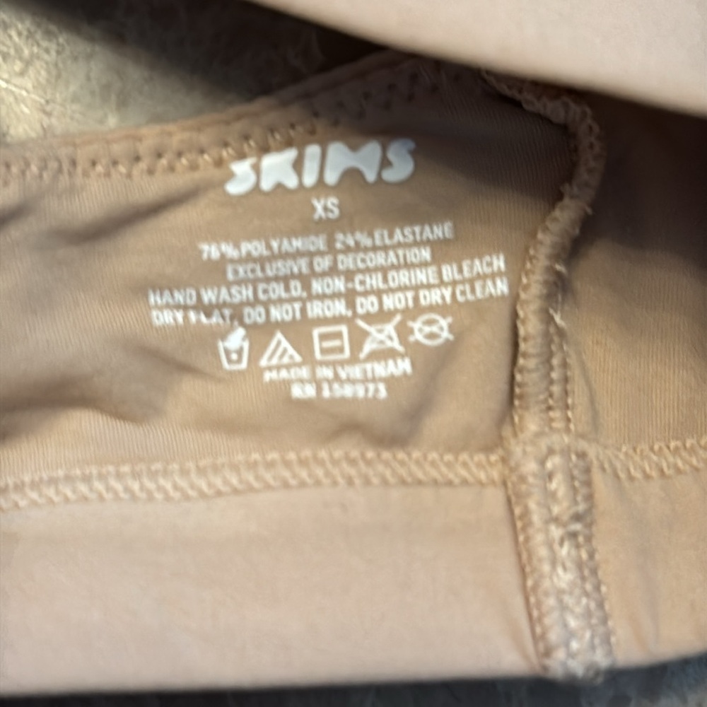 SKIIMS FITS EVERYBODY TRIANGLE BRALETTE - Picture 8 of 9